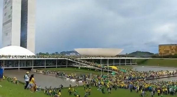 Brasilia come Capitol Hill, l’assalto dei sostenitori di Bolsonaro