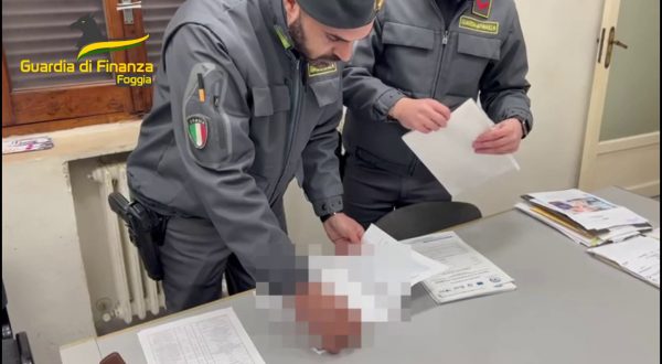 Fabbrica di diplomi falsi nel Foggiano, tre arresti