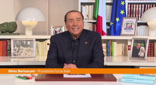 Lavoro, Berlusconi “Detassare i contratti dei giovani”