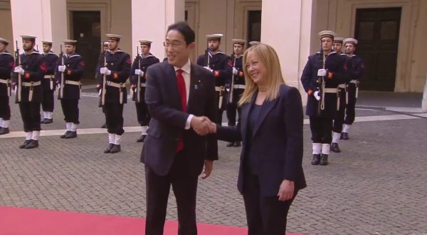 Meloni accoglie il primo ministro del Giappone Kishida