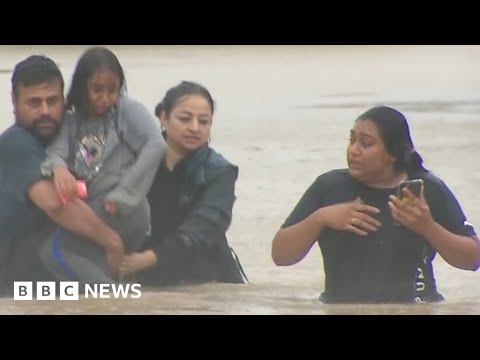 Auckland, New Zealand declares emergency after torrential rain – BBC News