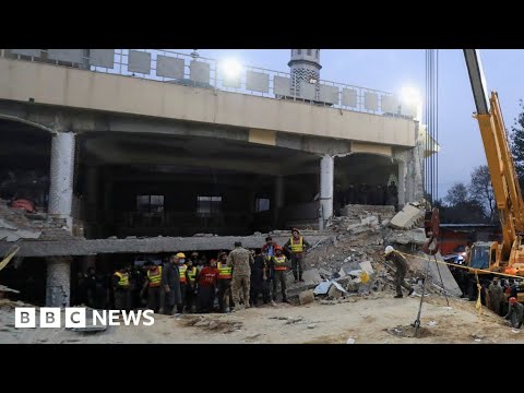 Dozens killed in Pakistan mosque bomb attack that targeted police – BBC News