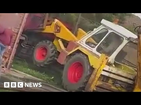 JCB digger house attack driver given suspended sentence – BBC News