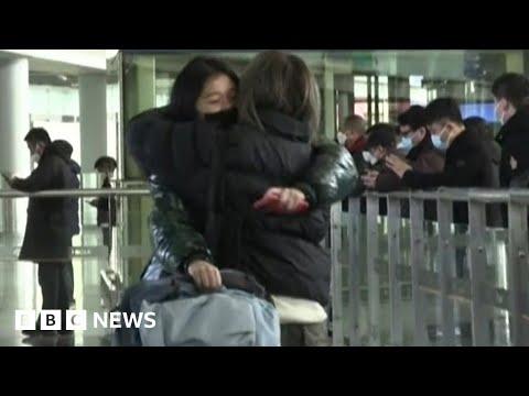 China opens borders to international visitors for first time since 2020 – BBC News