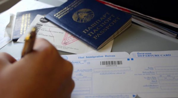 Passaporti, ritardi fanno saltare 80 mila viaggi