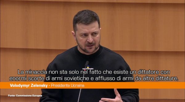 Zelensky al Parlamento Ue “Ci difendiamo dalla forza più anti-europea”