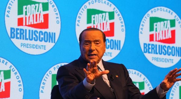 Berlusconi “Liberiamo l’Italia dalla burocrazia, Stato non è ostacolo”