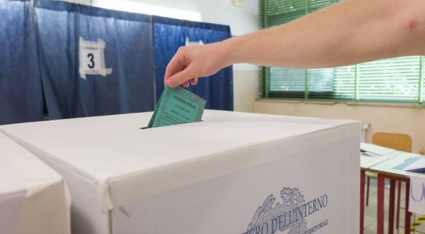 Regionali, urne aperte in Lazio e Lombardia per i nuovi governatori