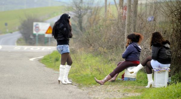 Prostituzione e riti woodoo, arrestata “madame” nigeriana