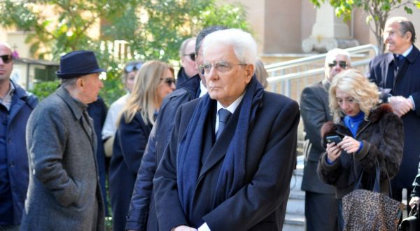 Crotone, Mattarella “Europa governi fenomeno migratorio”