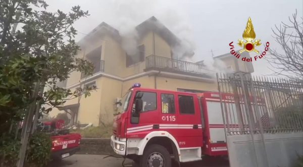 Appartamento in fiamme nell’avellinese, salvate tre persone