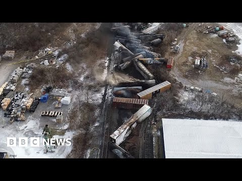 Ohio train crash leaves small town of East Palestine fearful of toxic fumes – BBC News