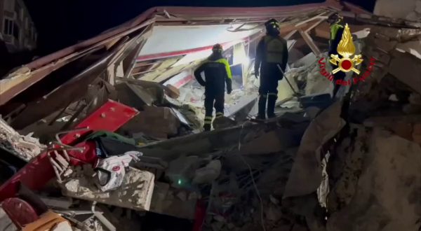 Terremoto in Turchia, vigili del fuoco italiani cercano dispersi