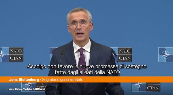 Ucraina, Stoltenberg “Aumentare le scorte di munizioni”