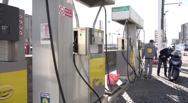 Il diesel torna a costare meno della benzina