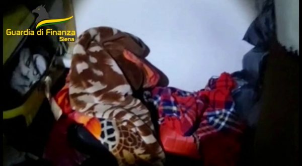 Smantellato a Siena hub dell’immigrazione clandestina