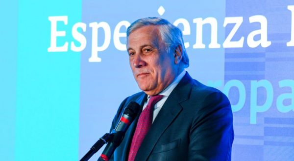 Migranti, Tajani “L’Italia non può affrontare l’emergenza da sola”