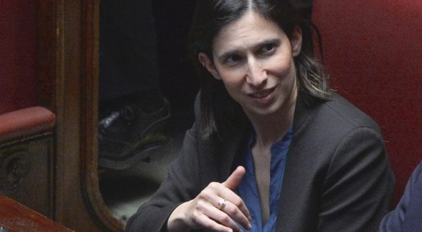 Immigrazione, Schlein “Si abolisca e si riscriva la legge Bossi-Fini”