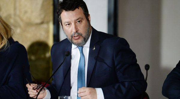 Salvini “Disgustoso ipotizzare che Guardia Costiera non salvi vite”