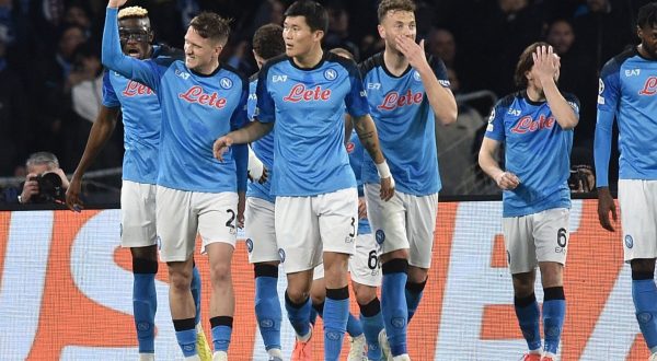 Napoli-Eintracht 3-0, partenopei ai quarti di Champions