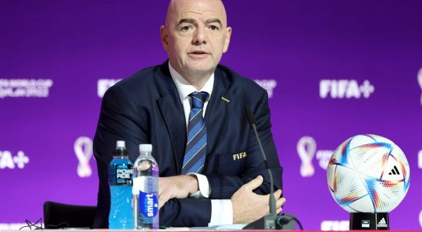 Infantino confermato presidente della Fifa fino al 2027