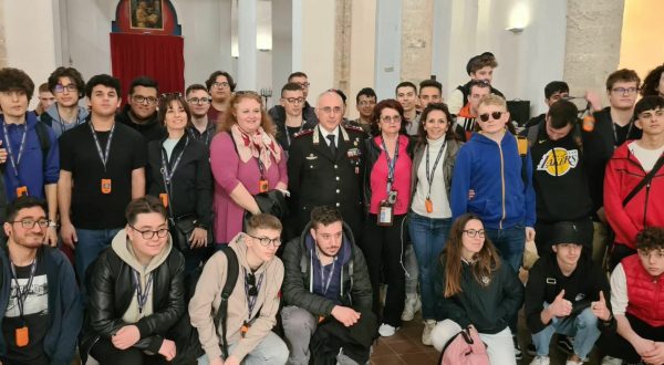 Studenti milanesi a scuola di legalità al Comando Legione Carabinieri Sicilia