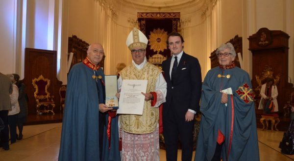 Il Principe Jaime di Borbone consegna la Gran Croce Costantiniana al Vescovo di Ragusa