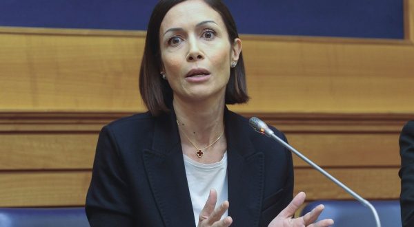 Carfagna “Pronta a votare con la Meloni sulla maternità surrogata”