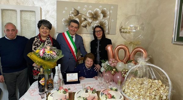 Geraci Siculo festeggia nonnina centenaria, borgo madonita in corsa per la “Zona blu”