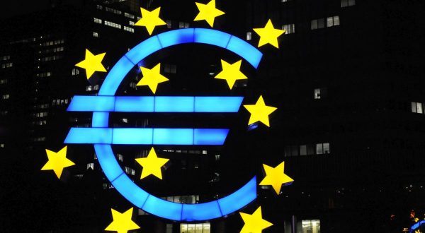 Bce, per l’Eurozona ripresa nei prossimi trimestri