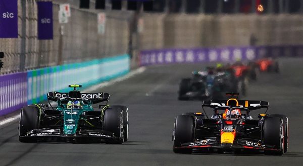 Pioggia, Verstappen e Alonso protagonisti in Australia