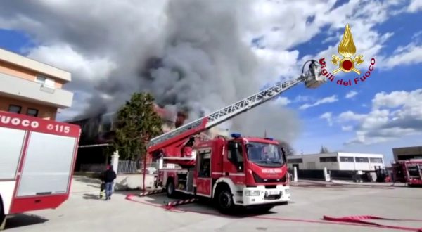 Incendio di un capannone nell’anconetano