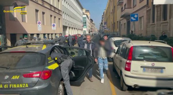 Milano, fermata banda di truffatori in possesso di euro falsi