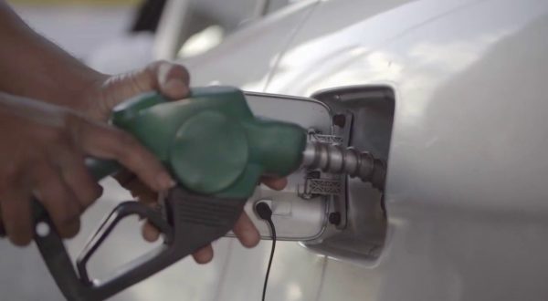 Auto a benzina e diesel, l’Ue conferma lo stop dal 2035