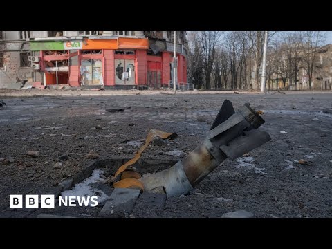 Ukraine and Russia’s battle for Bakhmut degrading forces, says MoD – BBC News