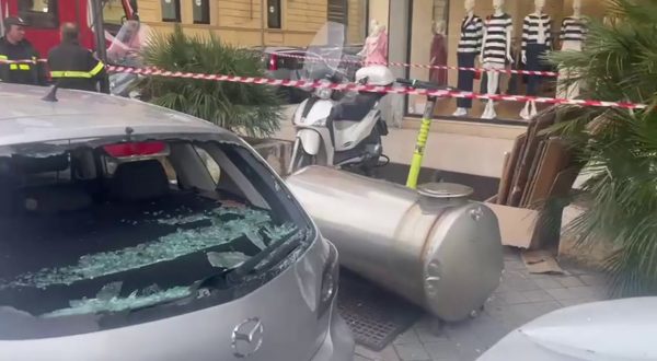 Scaldabagno giù da un balcone, sfiorata tragedia nel centro di Palermo