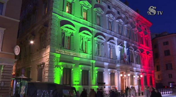 Unità d’Italia, la facciata di Palazzo Madama illuminata col tricolore