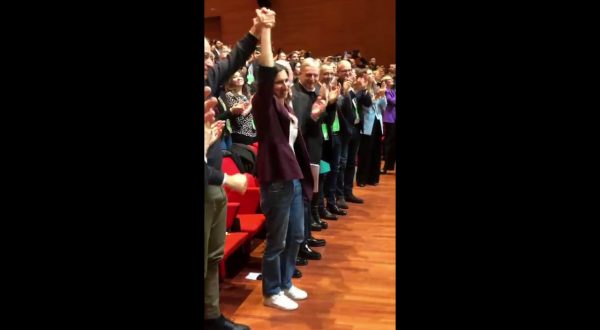 Pd, l’Assemblea proclama Elly Schlein nuova segretaria