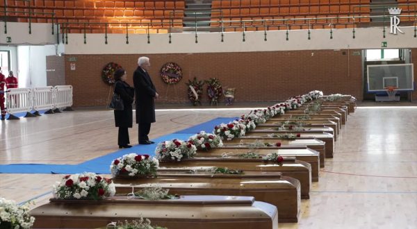 Naufragio Crotone, Mattarella alla camera ardente