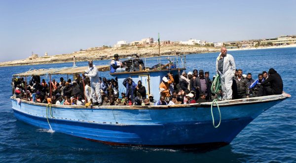 Migranti, nel ponte di Pasqua arrivate 3 mila persone