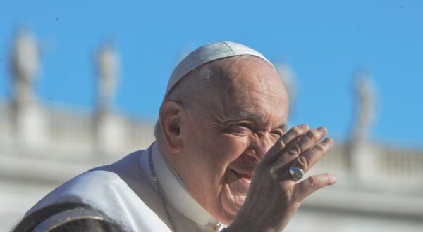 Papa, previste per domani le dimissioni dal Gemelli