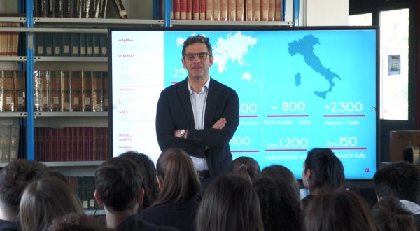 Amplifon Italia, fa tappa a Modena il roadshow per i giovani