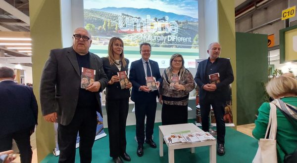 Al Vinitaly presentata la guida “Perugino e Signorelli”