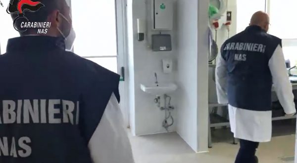 Escrementi e blatte nelle mense ospedaliere, i Nas chiudono 7 cucine