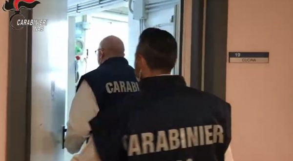 Escrementi e blatte in mense ospedaliere, controlli dei Nas tra Palermo e Catania