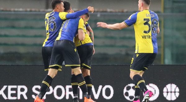 Il Verona ribalta il Sassuolo e resta in corsa per la salvezza