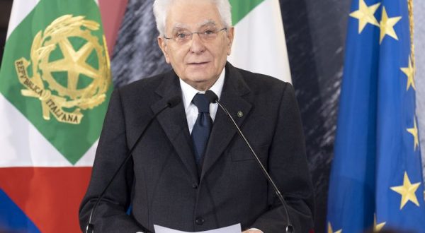 Mattarella “Polizia di Stato interpreta principi della Costituzione”