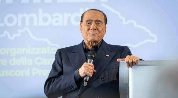 Per Berlusconi notte tranquilla e situazione stabile