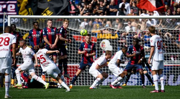 Pobega risponde a Sansone, Bologna-Milan 1-1