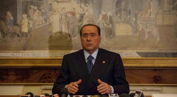 Berlusconi esce dalla terapia intensiva, prosegue degenza in reparto